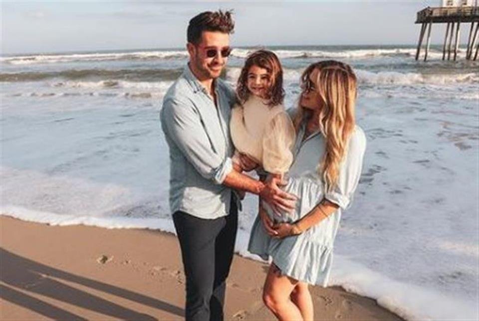 Christina Perri grávida em família