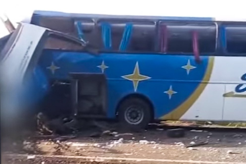 acidente entre ônibus e caminhão em SP 1