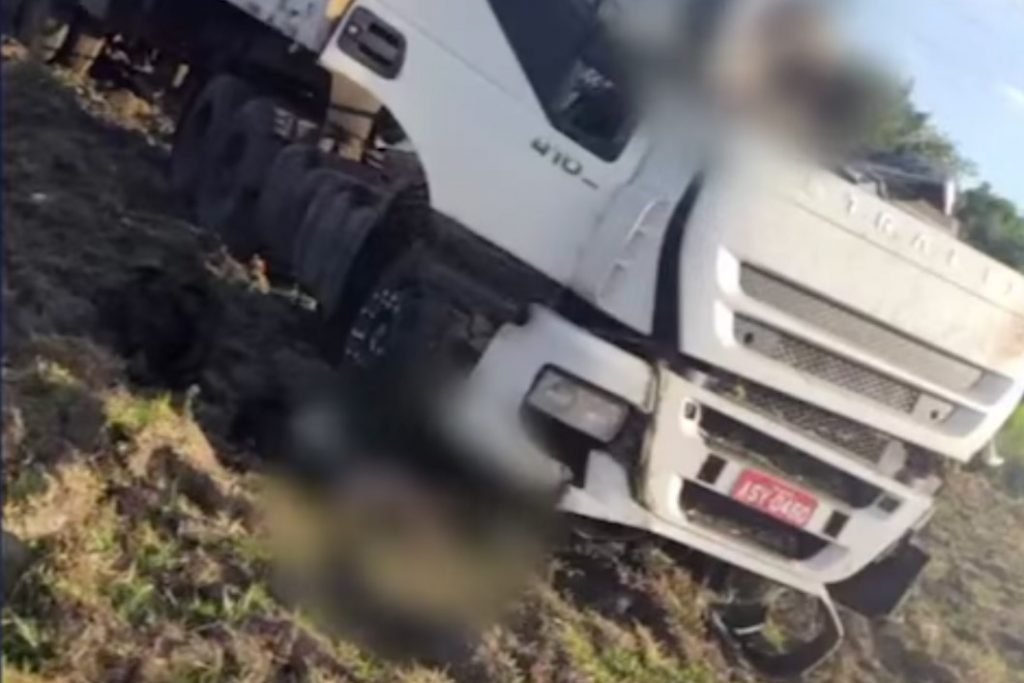 acidente entre ônibus e caminhão em SP 1