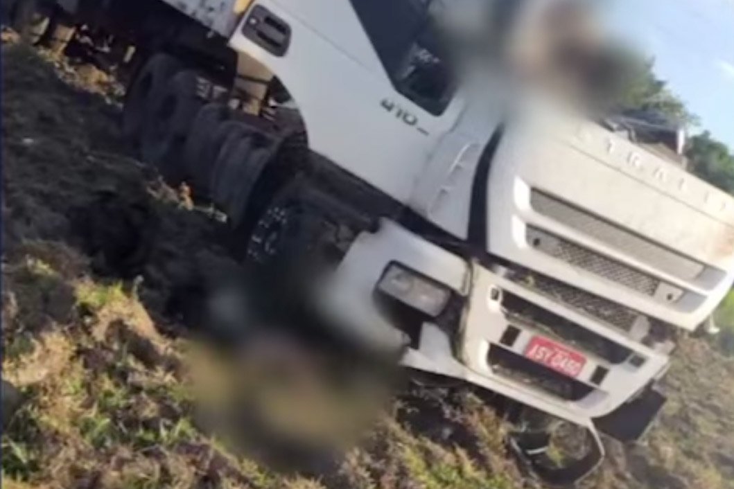 acidente entre ônibus e caminhão em SP 1
