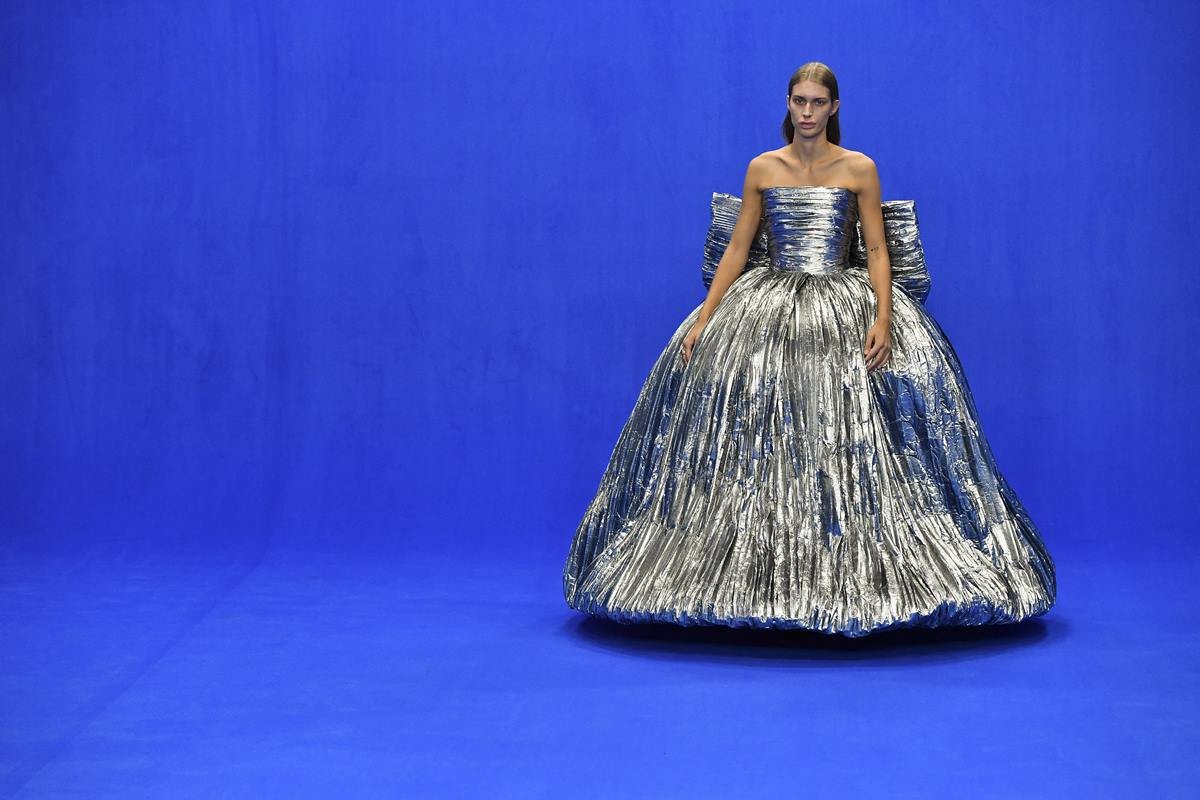 Balenciaga faz do desfile uma experiência virtual com direito a videogame!