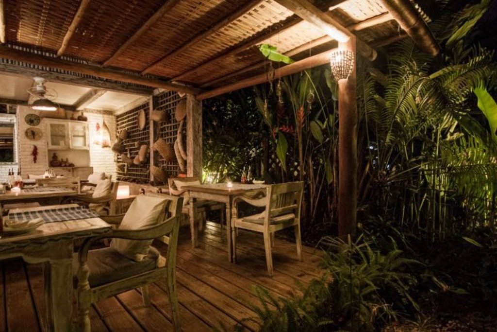 Mesas de restaurante rústico