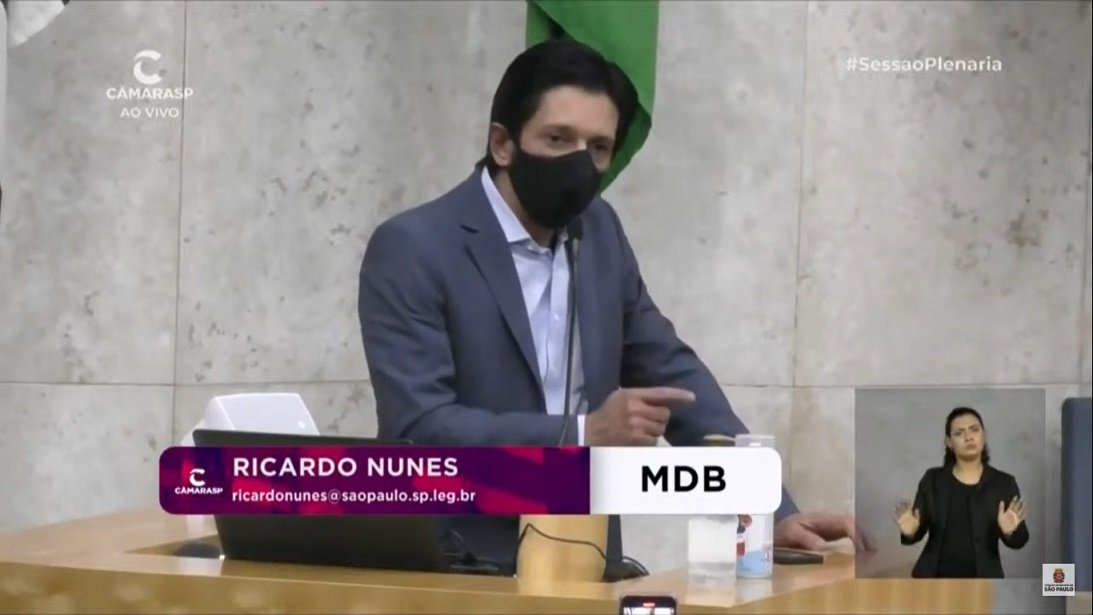 Ricardo Nunes, vice de Bruno Covas, se defende de acusações em discurso na Câmara de Vereadores de São Paulo