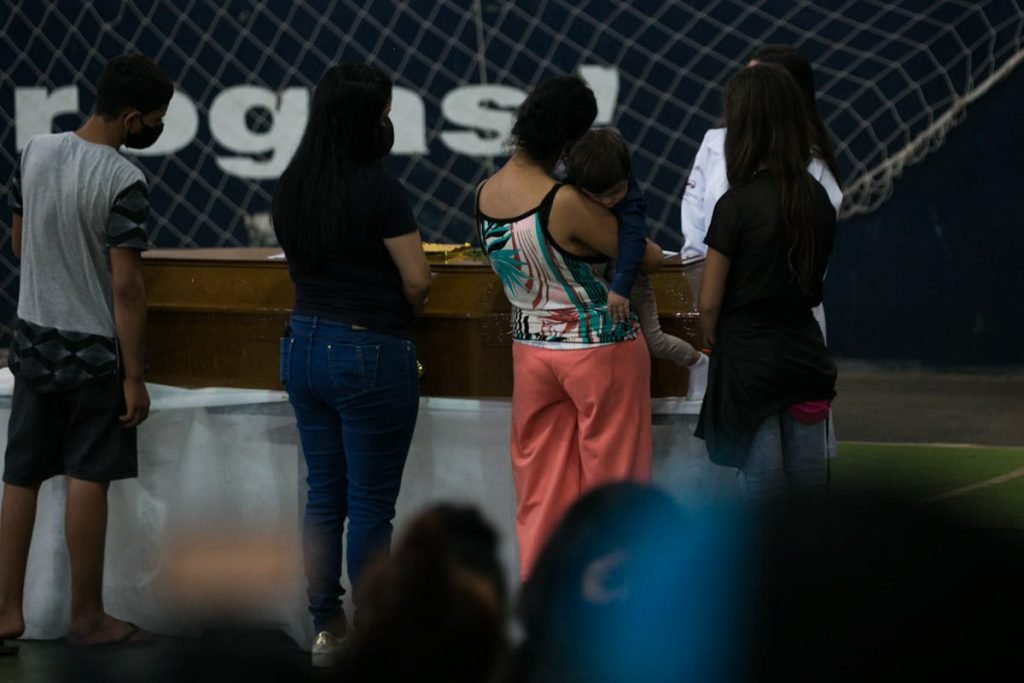Velório do marido e da mãe de Sônia Vilhena, 23. O marido é Ronivan Vilhena Augusto-15-4