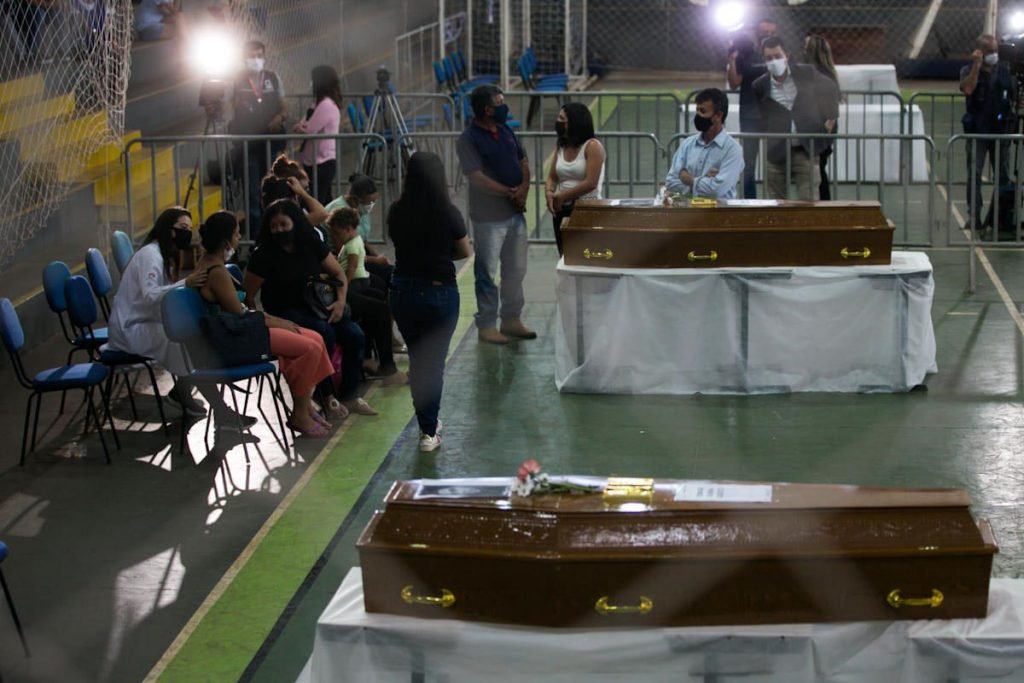 Velório do marido e da mãe de Sônia Vilhena, 23. O marido é Ronivan Vilhena Augusto-15-4