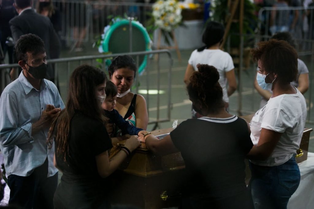 Velório do marido e da mãe de Sônia Vilhena, 23. O marido é Ronivan Vilhena Augusto-15-4