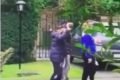 Maradona acena para criança