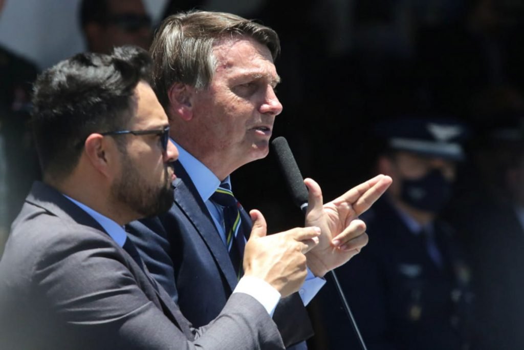 Jair Bolsonaro, presidente da República, participa de um evento na Escola especialista em aeronáutica-52