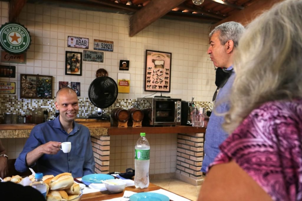 Bruno Covas (PSDB), candidato à reeleição durante visita e eleitores em são paulo eleicoes 2020 SP
