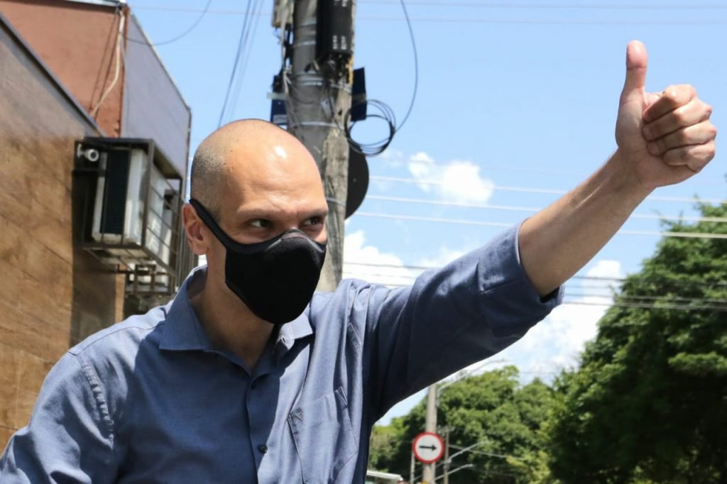 Bruno Covas (PSDB), candidato à reeleição durante visita e eleitores em são paulo eleicoes 2020 SP