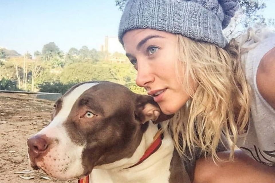 Gabriela pugliesi e cachorro