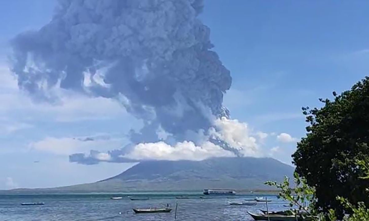 Vulcao-entra-em-erupcao-na-Indonesia