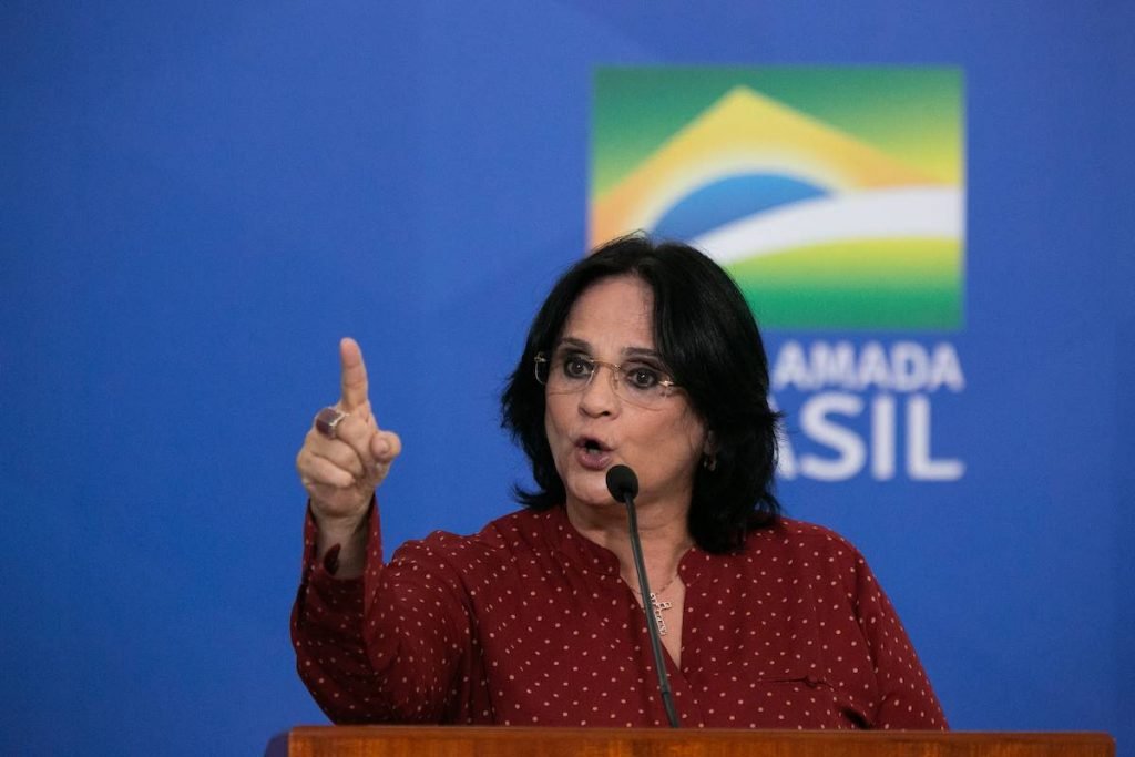 Ministra Damares Alves processa Ciro Gomes por calúnia e difamação