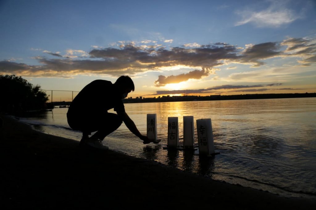 Festival Tooro Nagashi em Brasília, lanternas iluminam o lago Paranoá em homenagem os mortos 6