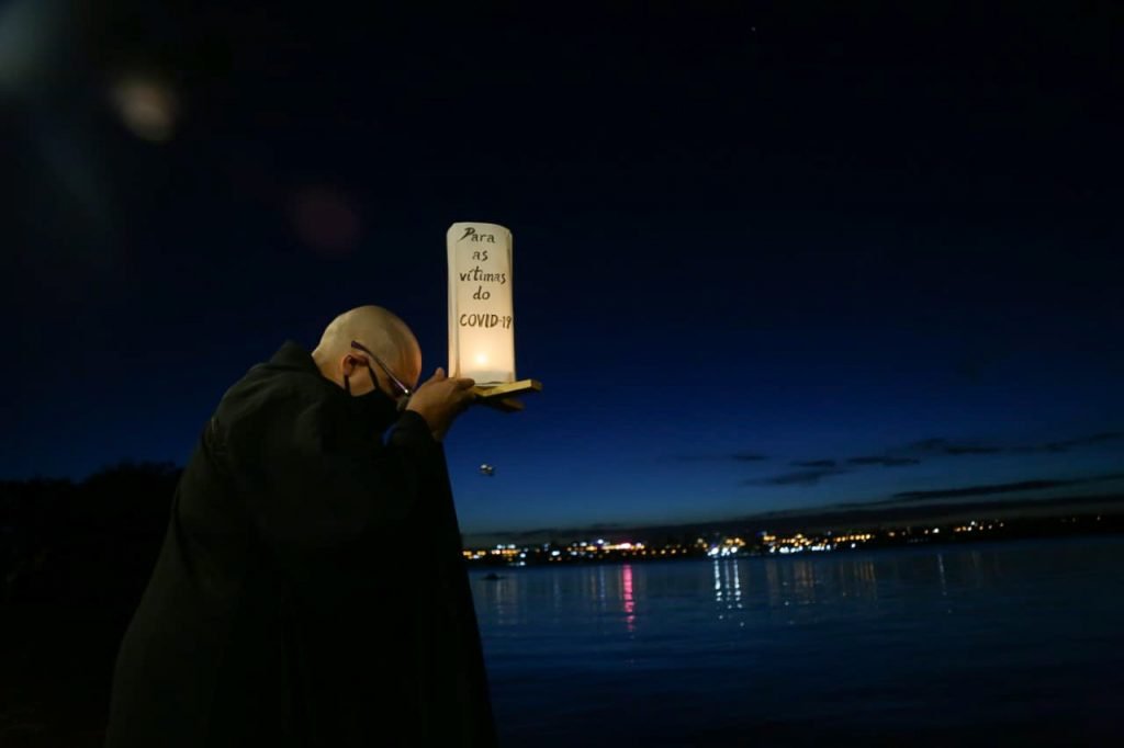 Festival Tooro Nagashi em Brasília, lanternas iluminam o lago Paranoá em homenagem os mortos 6