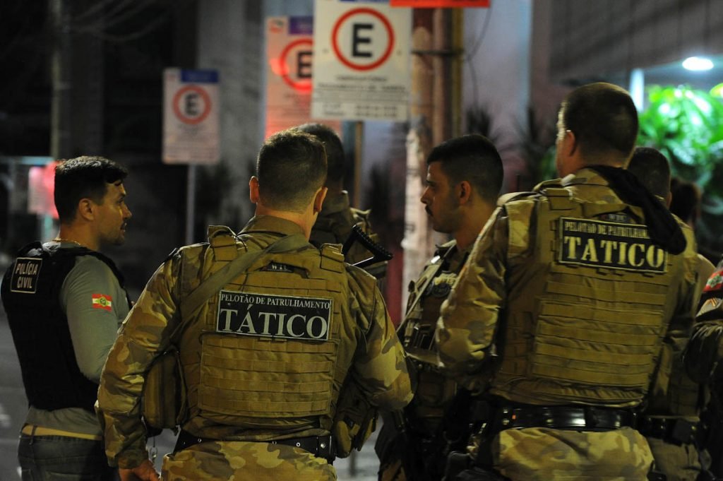 Madrugada de tensão e tiroteio na cidade de Criciúma, com assalto a dois bancos no centro da cidade e dissipou o medo na população. Explosivos usados para assalto