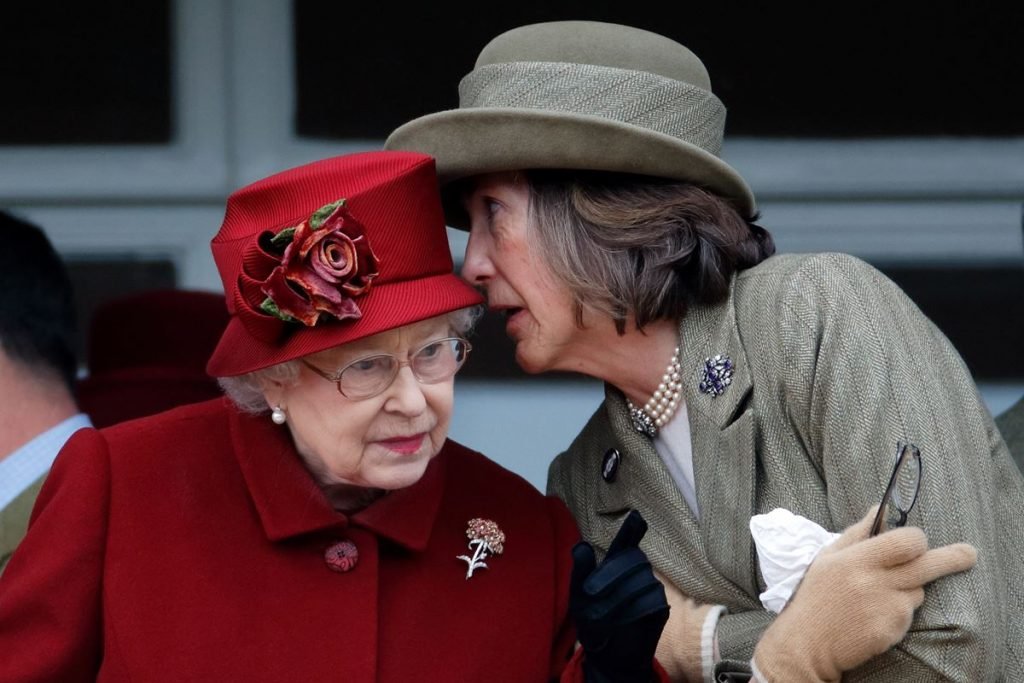 Rainha Elizabeth e lady Celia Vestey