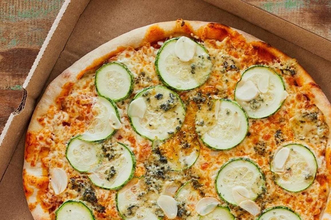 Pizza de abobrinha e gorgonzola