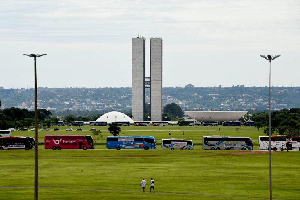 Fretadoras de ônibus protestam em Brasília 6