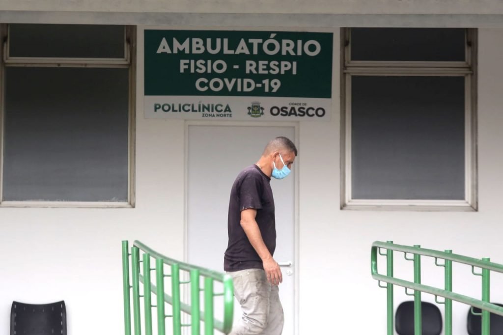 Movimentação no hospital de campanha da covid-19 na zona norte de Osasco, na grande São Paulo 3