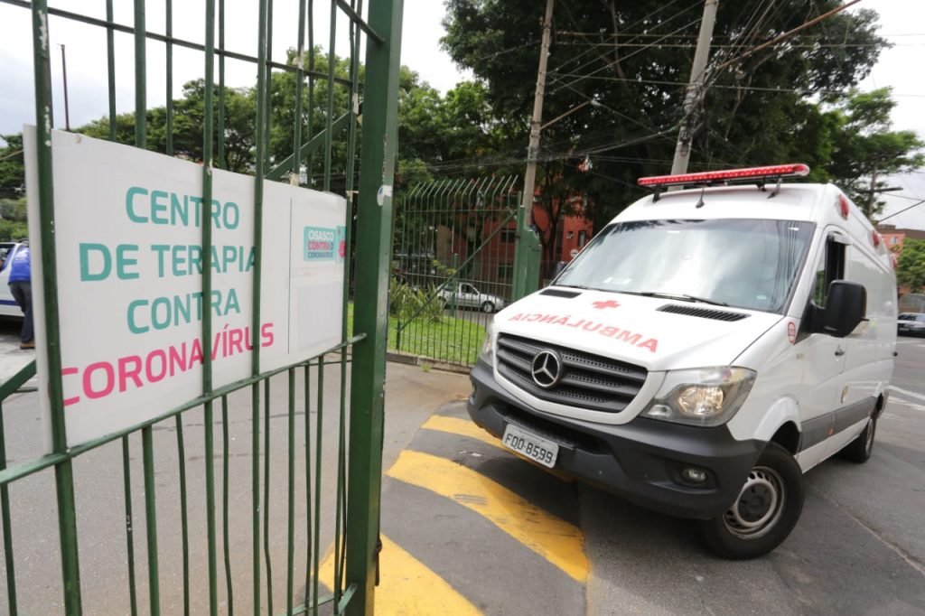 Movimentação no hospital de campanha da covid-19 na zona norte de Osasco, na grande São Paulo 3