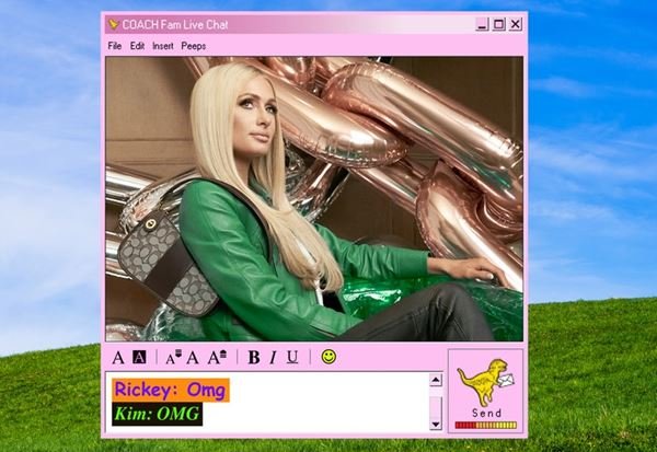 Paris Hilton com bolsa da Coach