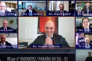 Cachorro de Alexandre de Moraes interrompe sessão do TSE