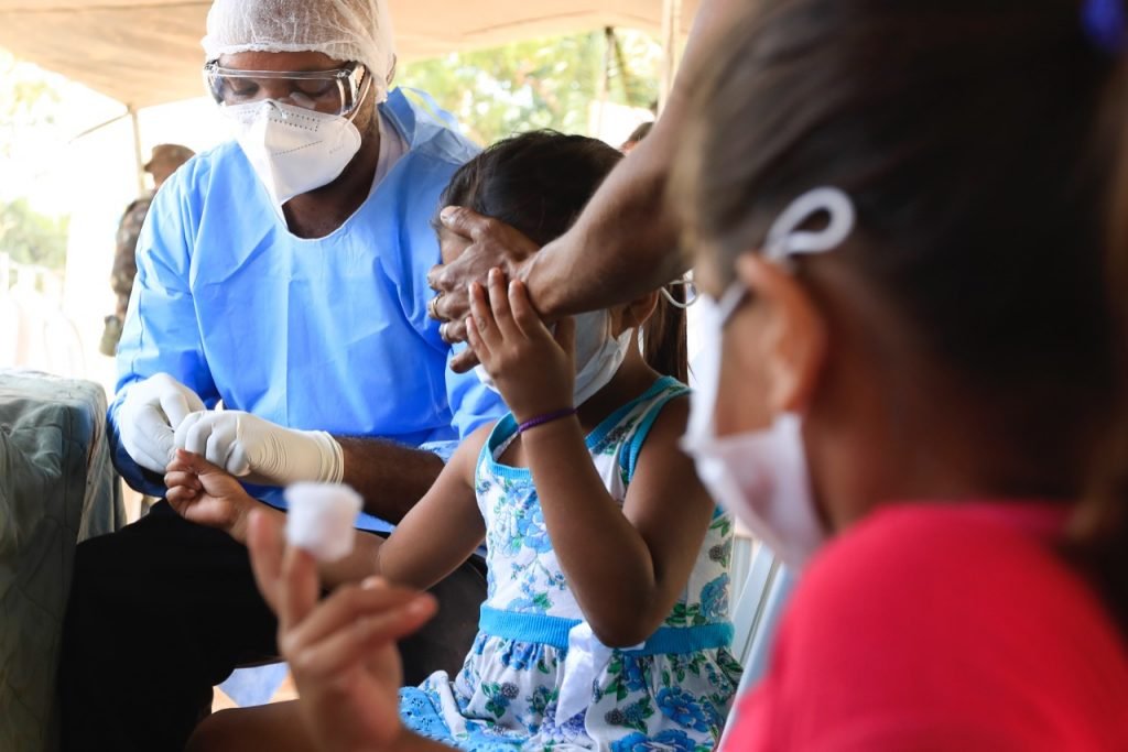 O Ministério da Defesa organiza assistência em aldeias indígenas da etnia Guajajara no Maranhão