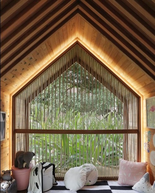 quarto com madeira em cabana