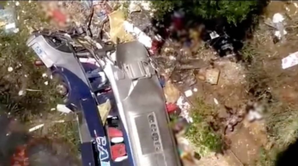 ACIDENTE ONIBUS VIADUTO EM JOÃO MONLEVADE MG