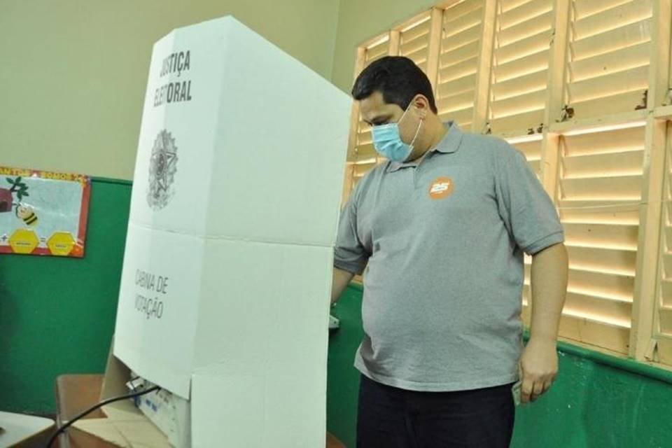 Davi Alcolumbre vota nas eleições municipais de 2020