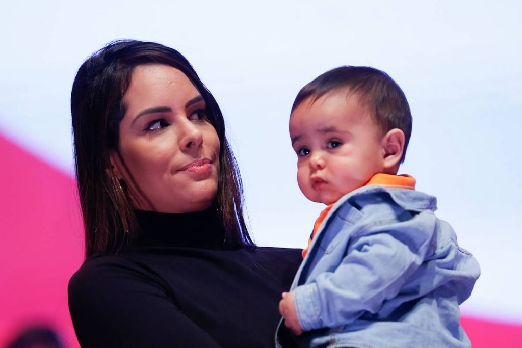 Mayara Noronha e o filho Mateus