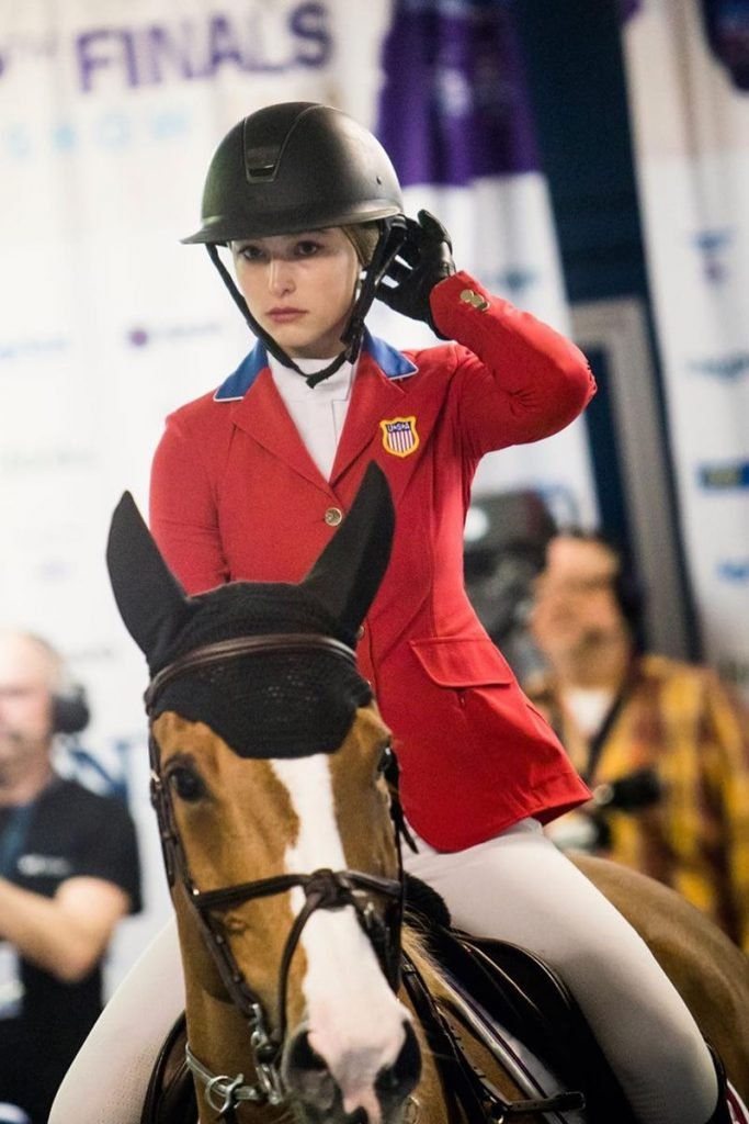 Filha caçula de Steve Jobs estrela campanha de beleza pela primeira vez