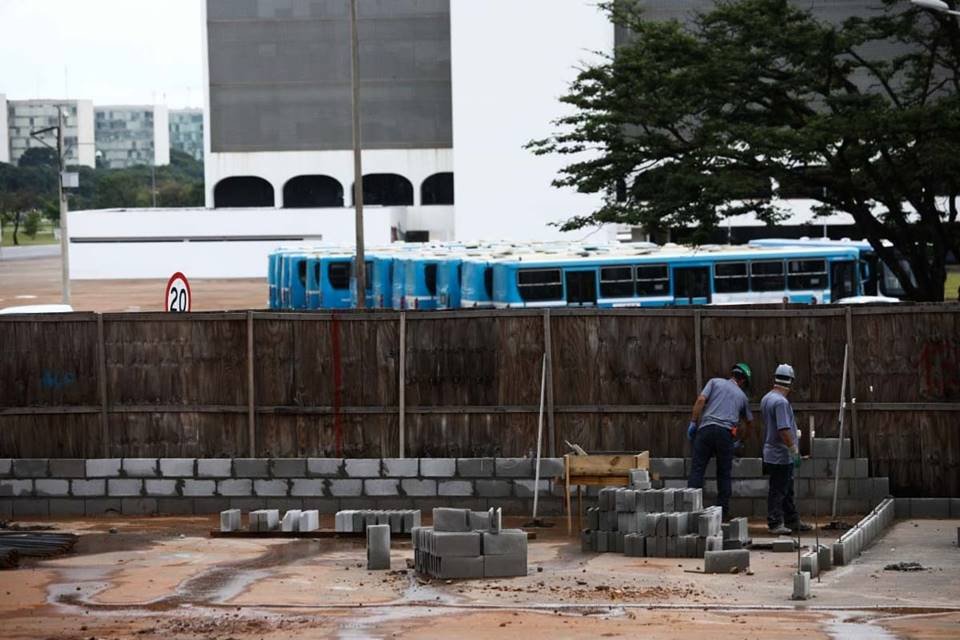 Obra de praça no Touring