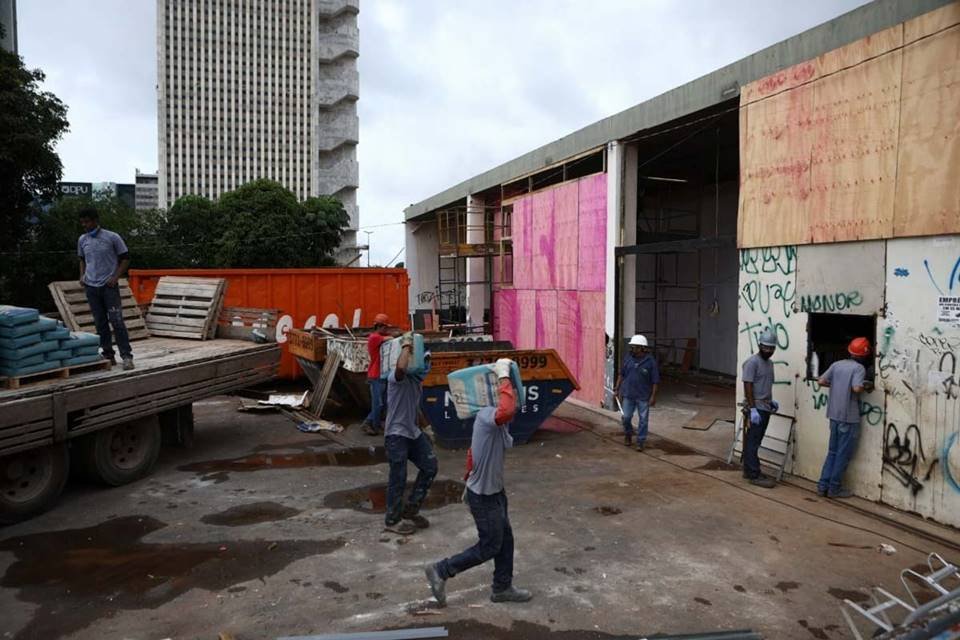 Obra de praça no Touring