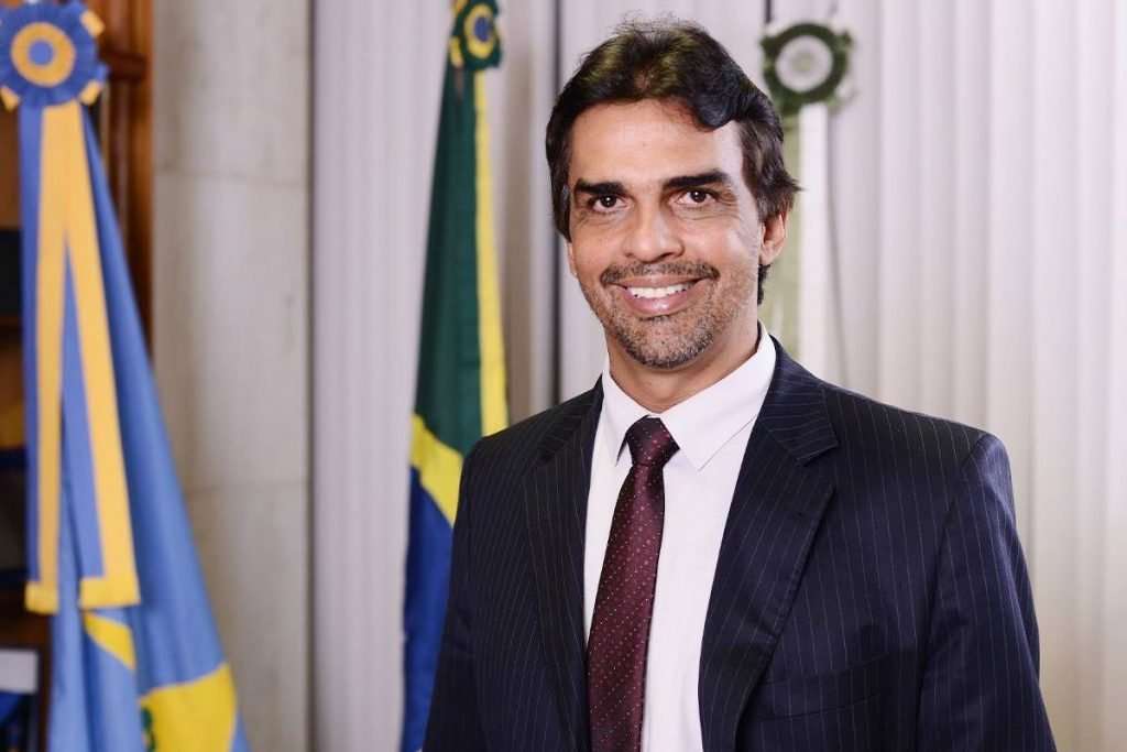 Paulo Tadeu é eleito novo presidente do TCDF