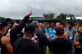 Torcedores do Vasco invadem CT