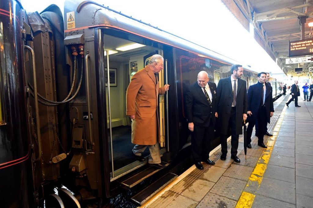 Príncipe Charles no British Royal Train - Trem Real