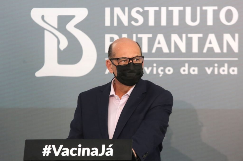 Diretor do Instituto Butantan Dimas Covas, durante coletiva de imprensa na sede do instituto, sobre as restrições da covid-19 no estado de São Paulo, nesta tarde de sexta-feira (11).