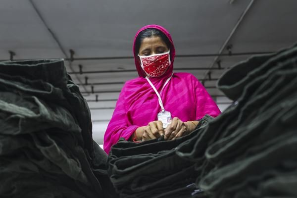 Trabalhadores da moda passam fome