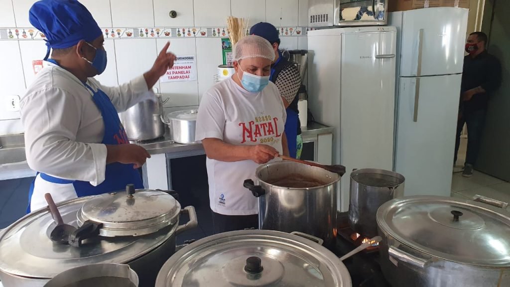 Ibaneis Rocha cozinha ceia de Natal