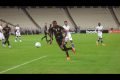 jogador de futebol correndo
