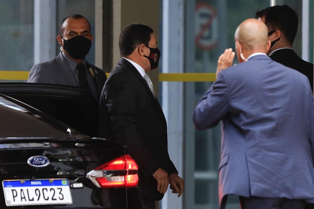 Vice presidente Hamilton Mourão chegando ao ministério Lançamento da coleção de livros “Pensadores do Brasil”, pelo Instituto General Villas Bôas 18