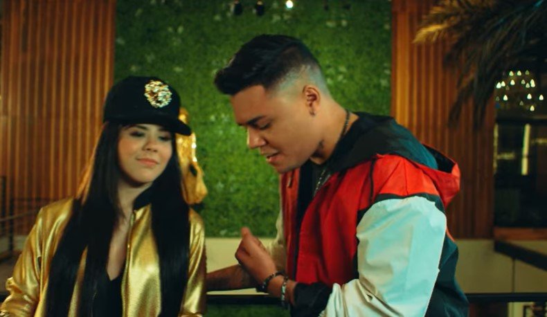 Japinha e Felipe Araújo em clipe Você Não Vale