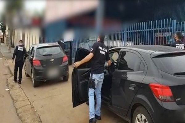 Grupo é suspeito de simular roubos de carros para receber seguros em Goiás