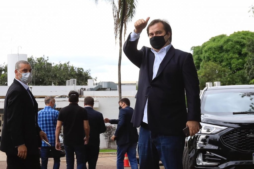 Bloco do presidente da Câmara, Rodrigo Maia anuncia candidatura de Baleia Rossi para a presidência da Câmara dos Deputados
