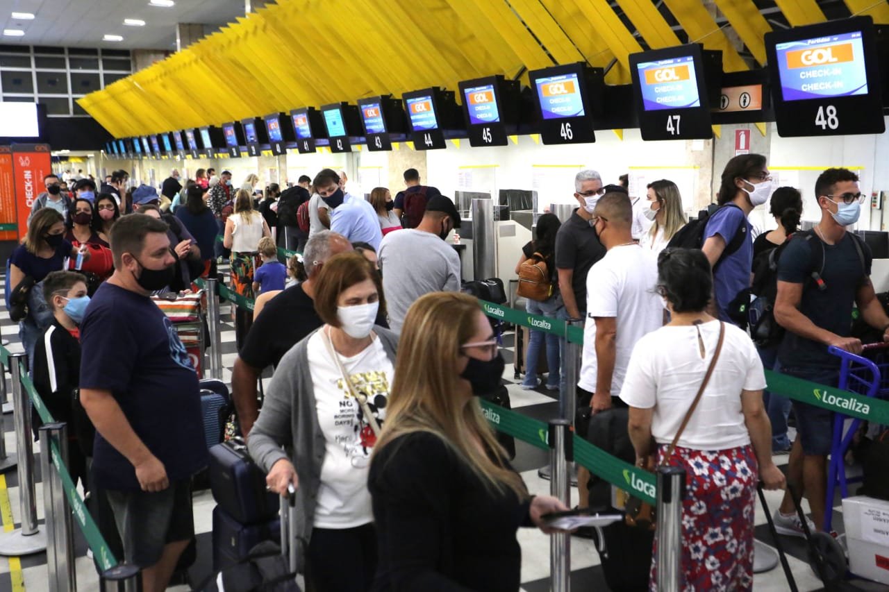 São Paulo tem aglomeração em rodoviárias e aeroporto nas vésperas do Natal  | Metrópoles