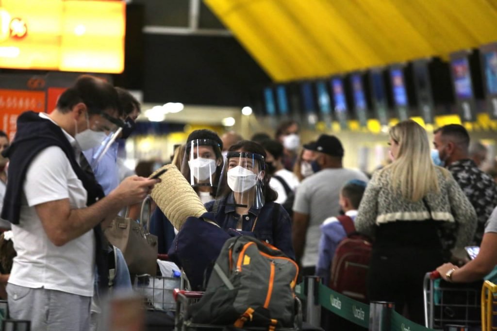 Aglomeração em aeroportos de São Paulo na véspera do Natal
