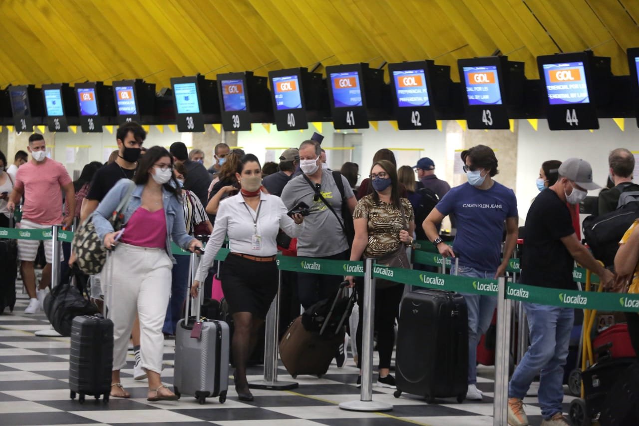 Aglomeração em aeroportos de São Paulo na véspera do Natal