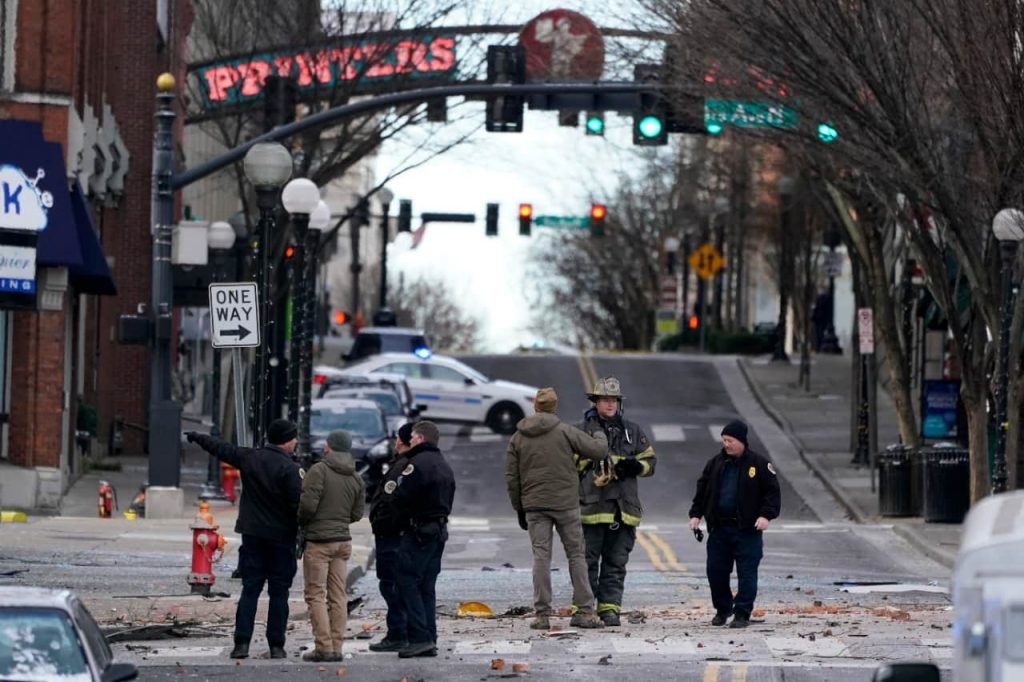 Explosão em Nashville (EUA) deixa feridos e atinge ao menos 20 edifícios